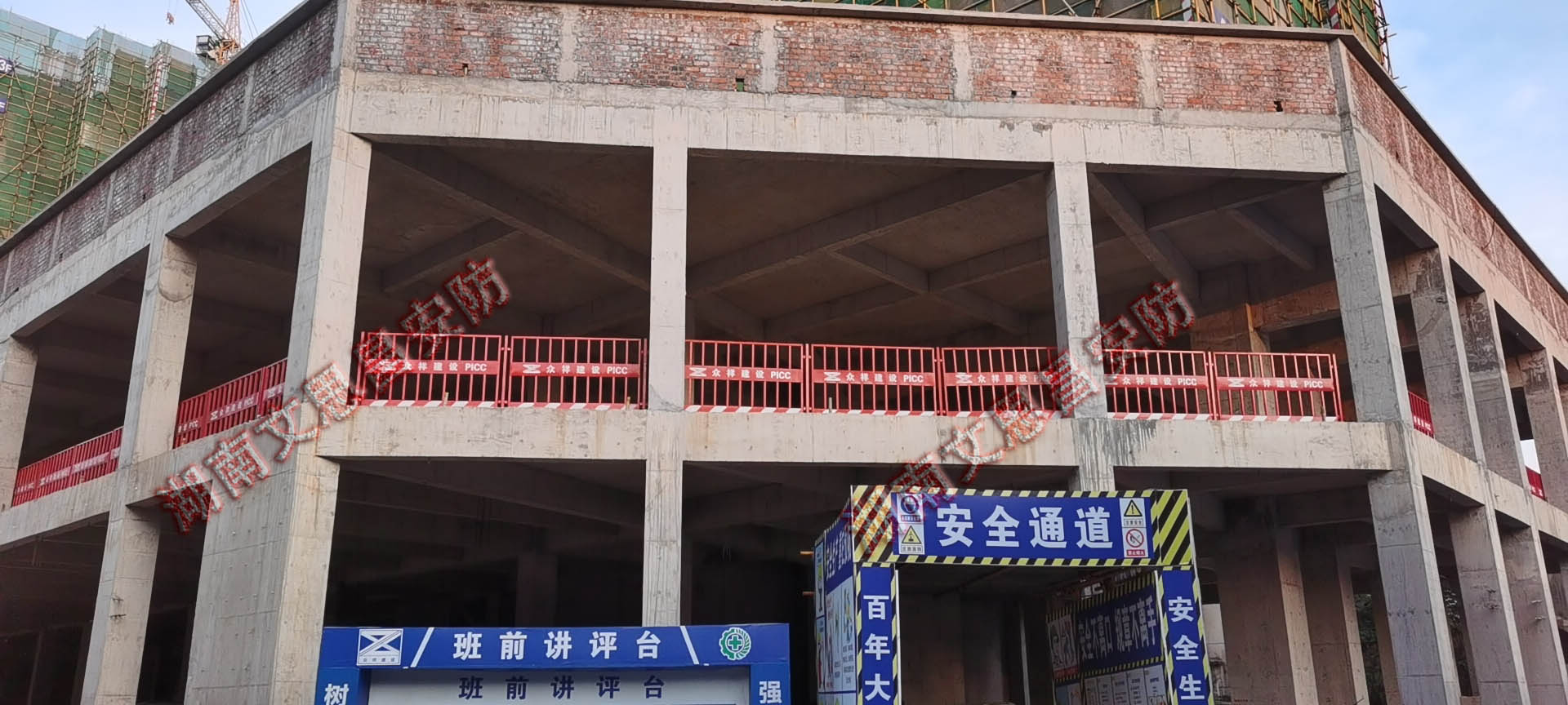 湖南文思昌制管有限公司,臨邊防護欄,建筑安防設施廠家,安全體驗館,VR虛擬體驗館,施工電梯門,VR體驗館,鋼筋加工棚,卸料平臺,施工電梯安全門,