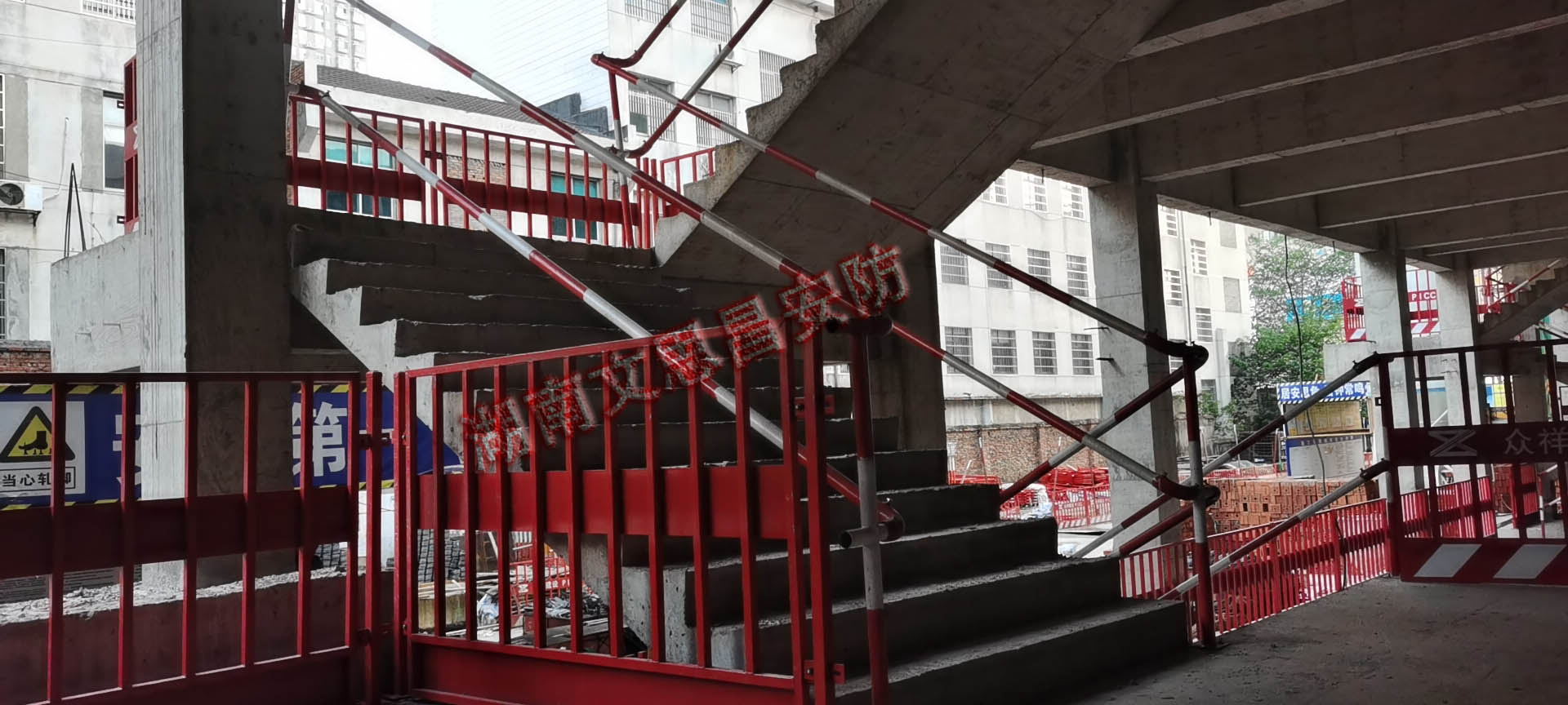 湖南文思昌制管有限公司,臨邊防護欄,建筑安防設施廠家,安全體驗館,VR虛擬體驗館,施工電梯門,VR體驗館,鋼筋加工棚,卸料平臺,施工電梯安全門,